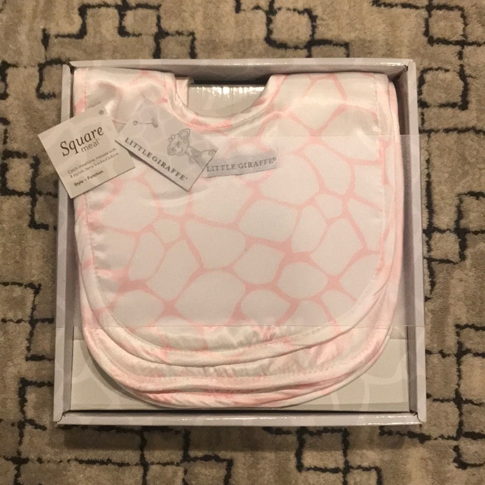 Little Giraffe Bibs (Set of 4)